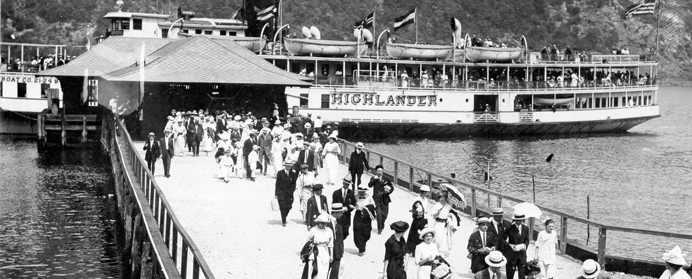 steamboat passengers near Bear Mountain Inn