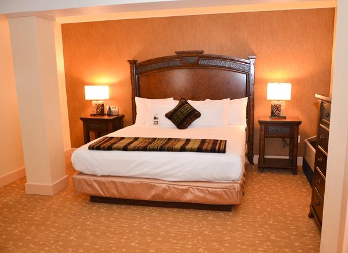 Bear Mountain Inn Room