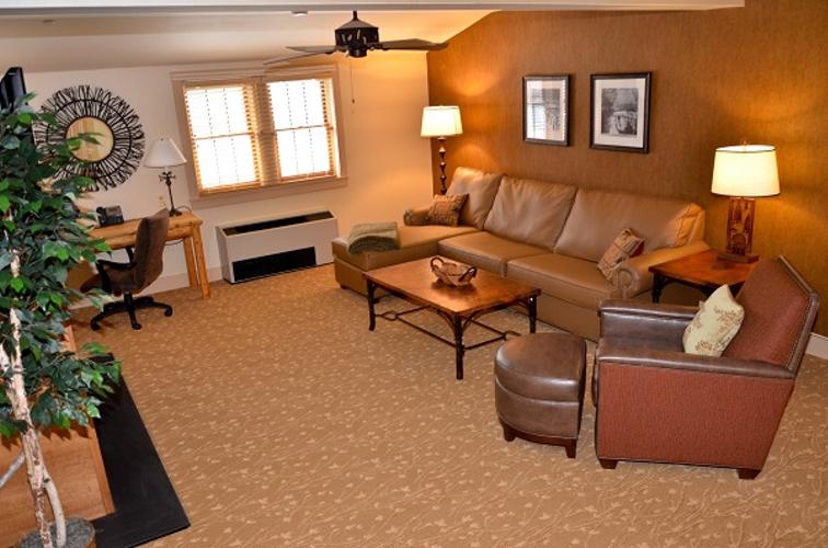 Bear Mountain Inn Room